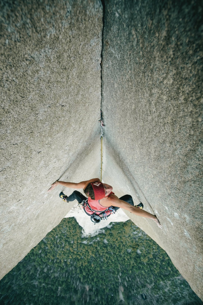 Babis Zander’s styling the crux dihedral on the Pre Muir, El Capitan, 2019